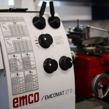 Leit- und Zugspindel-Drehmaschine – Emco, Emcomat 17D